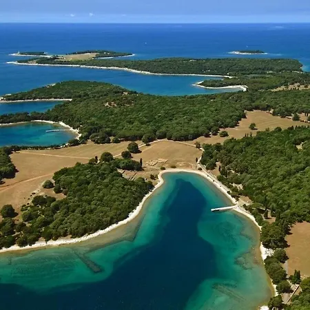 Holiday With Garden And Terrace Pula