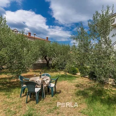 Holiday With Garden And Terrace Holiday home Pula